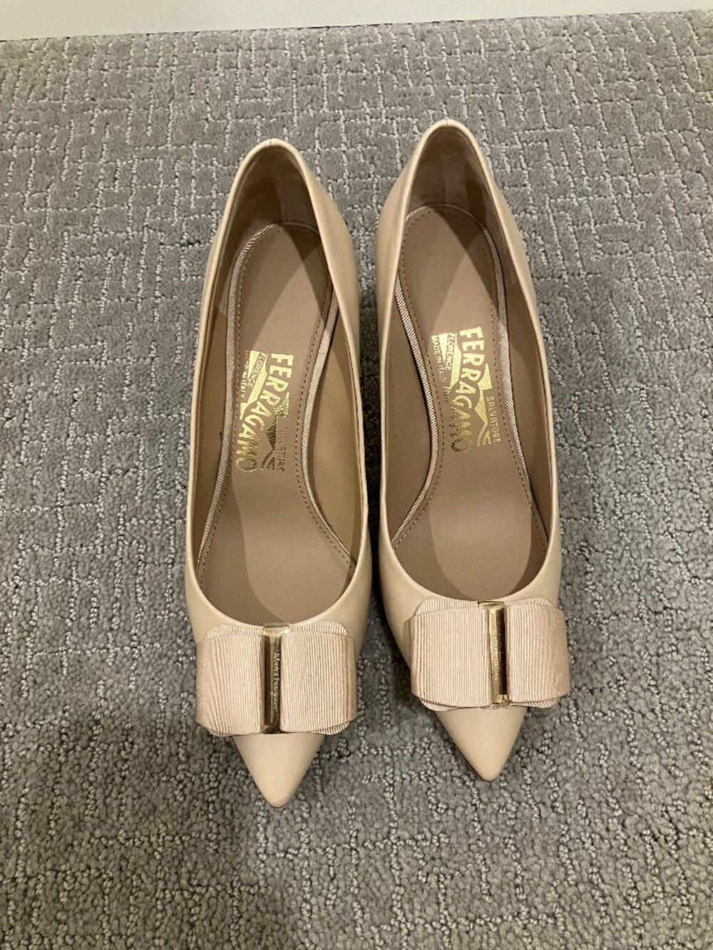Salvatore Ferragamo Nude Calfskin Bow Pumps 70 mm NWOT